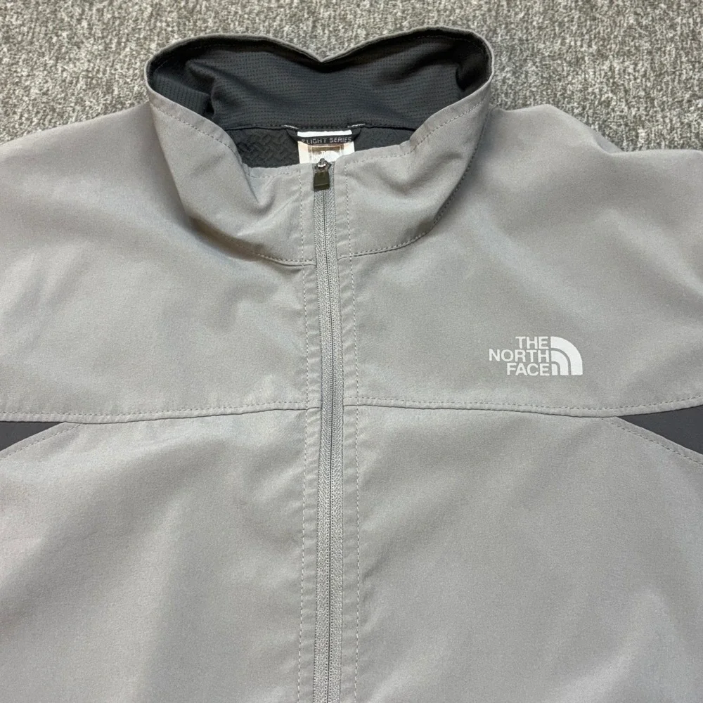 The North Face TNF Apex Men's M Grey Windbreaker Jacket Lightweight‎